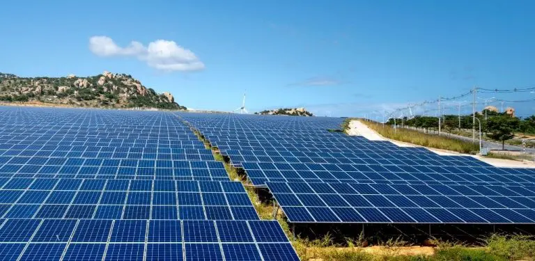 ground-mount-solar-plant-768x375